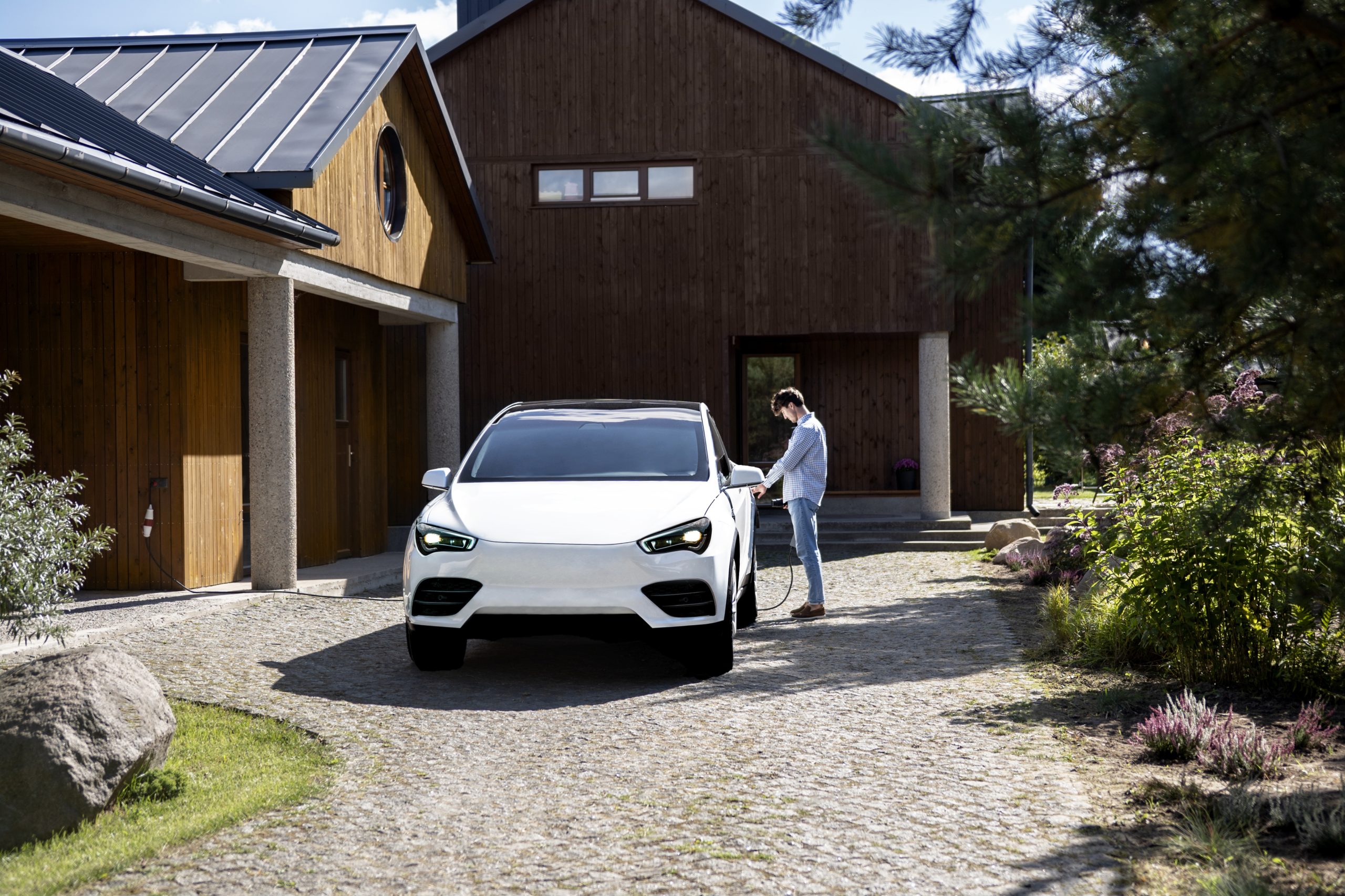 De Aanschaf van een Elektrische Auto en het Koppelen aan Je Eigen Stroomvoorziening